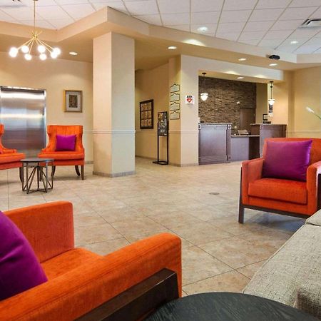 Radisson Hotel River Falls Bagian luar foto