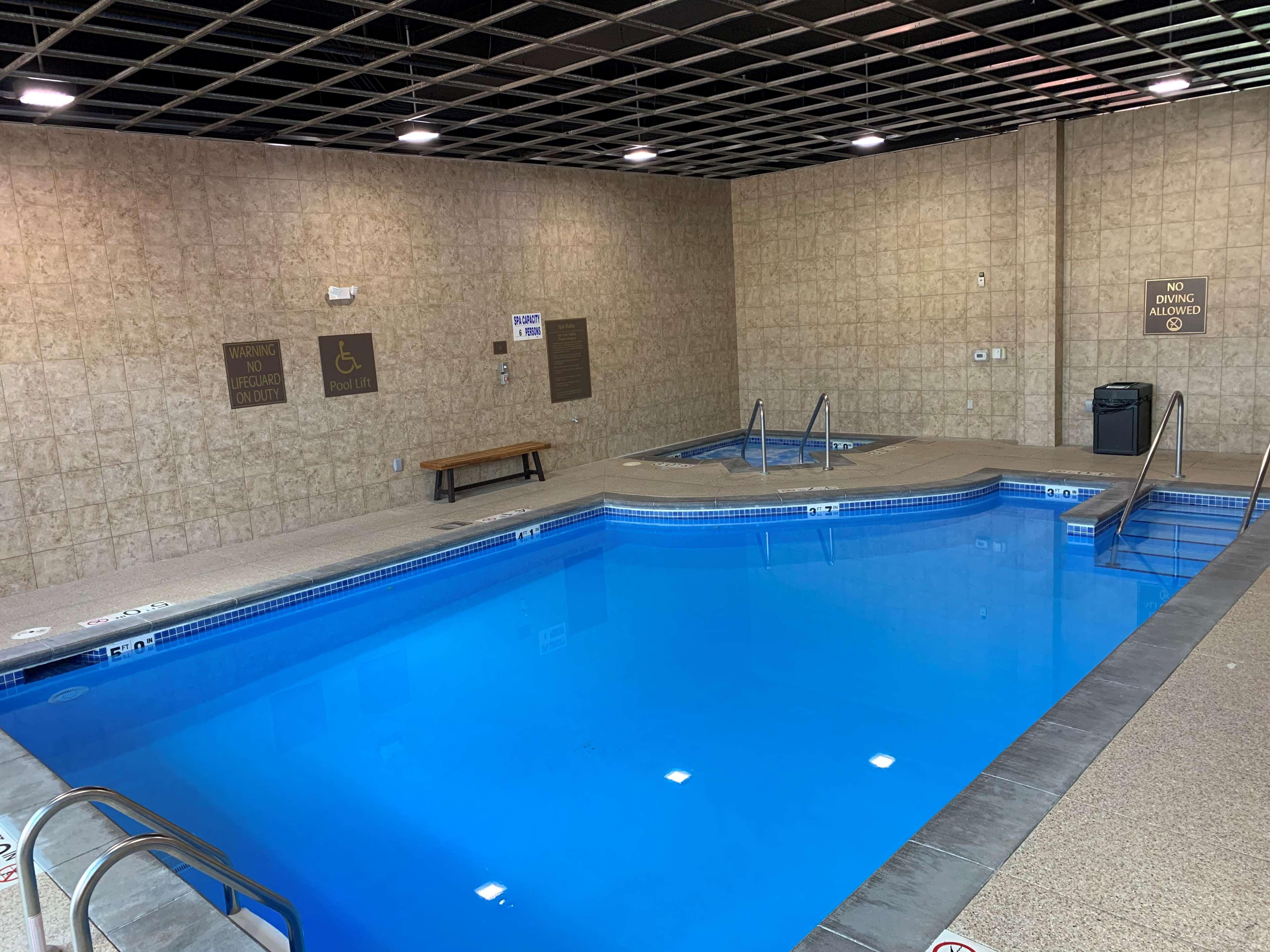 Radisson Hotel River Falls Bagian luar foto