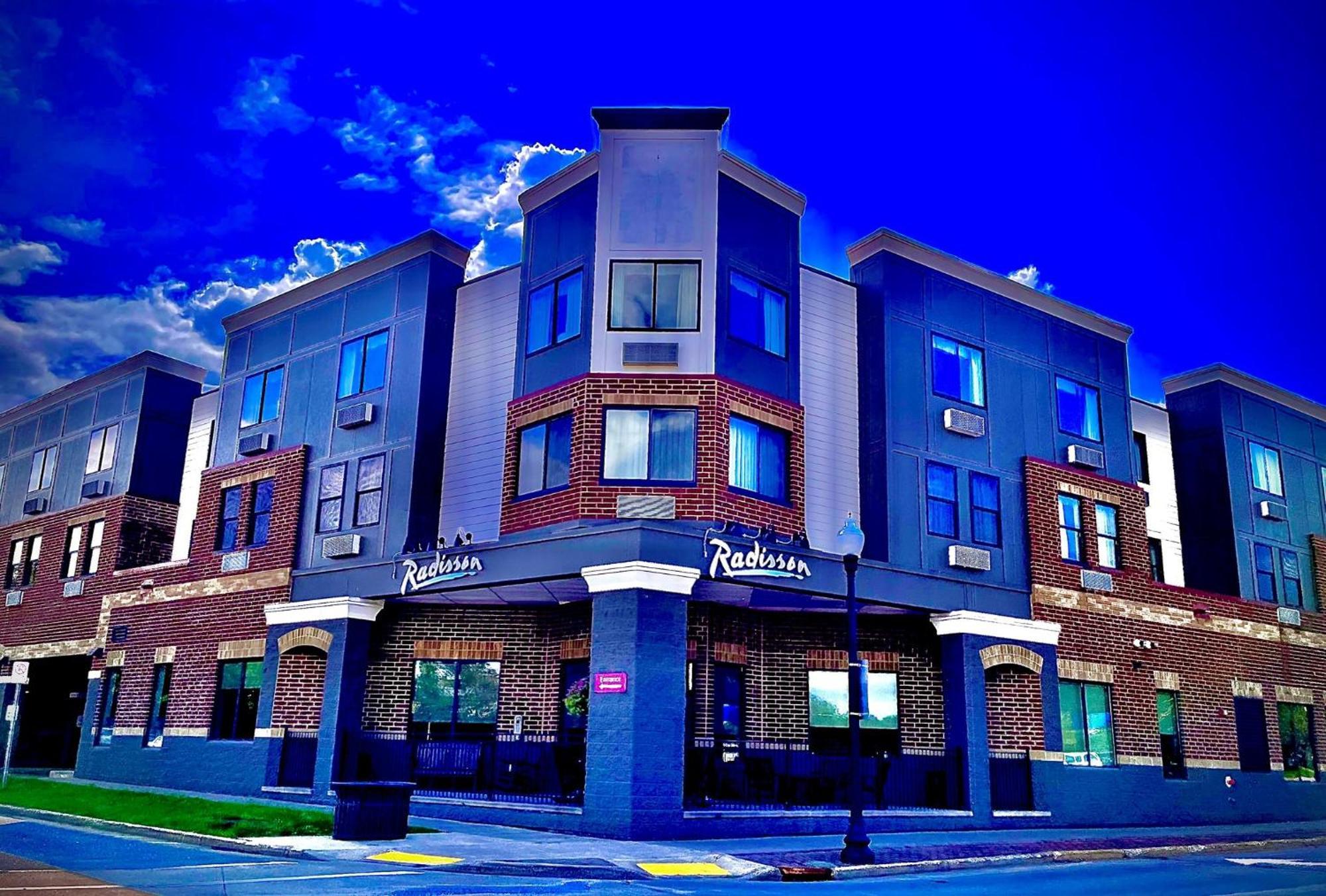 Radisson Hotel River Falls Bagian luar foto