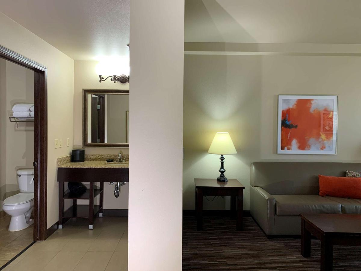 Radisson Hotel River Falls Bagian luar foto