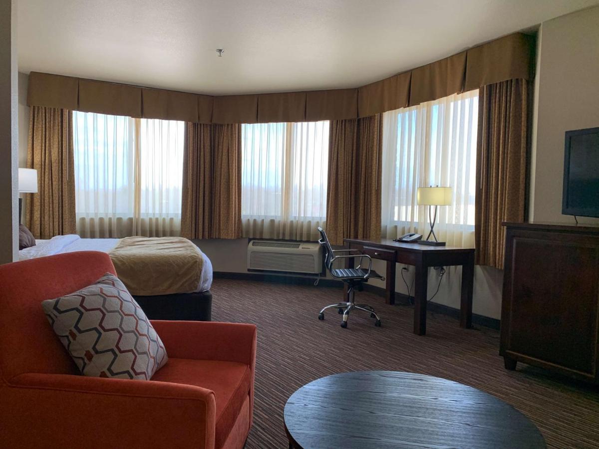 Radisson Hotel River Falls Bagian luar foto