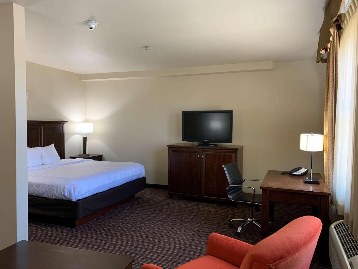 Radisson Hotel River Falls Bagian luar foto